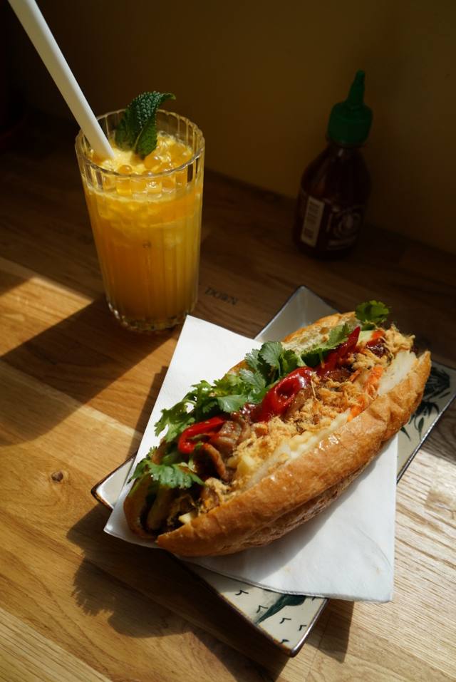 Fresh summer rolls and bánh mì