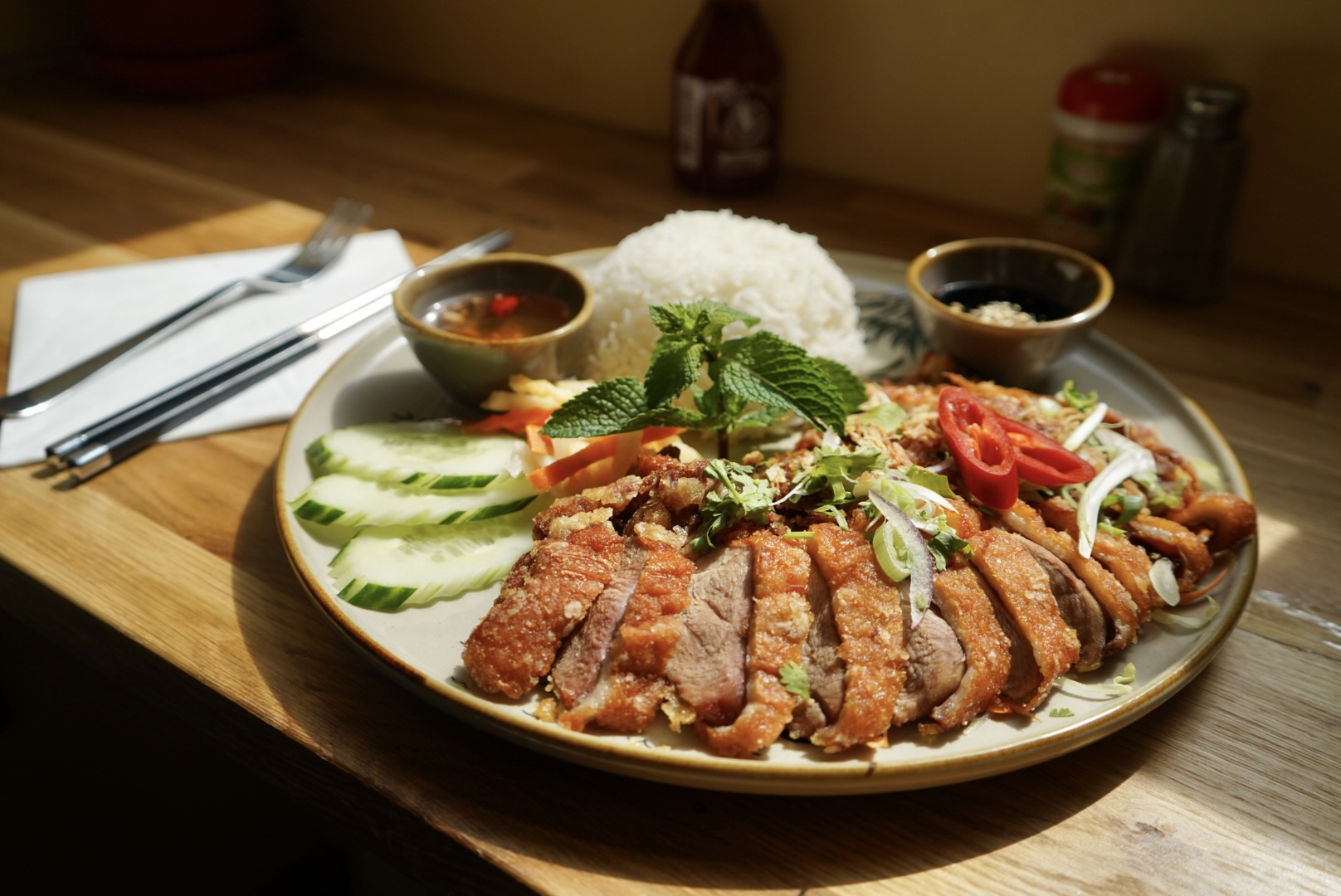 Golden crispy duck with steamed rice